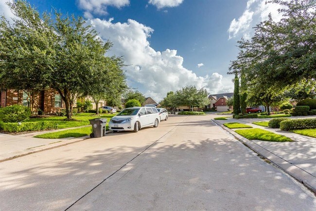 Building Photo - 6639 Larocke Trail