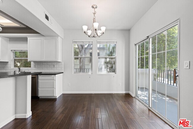Building Photo - 14061 Milbank St