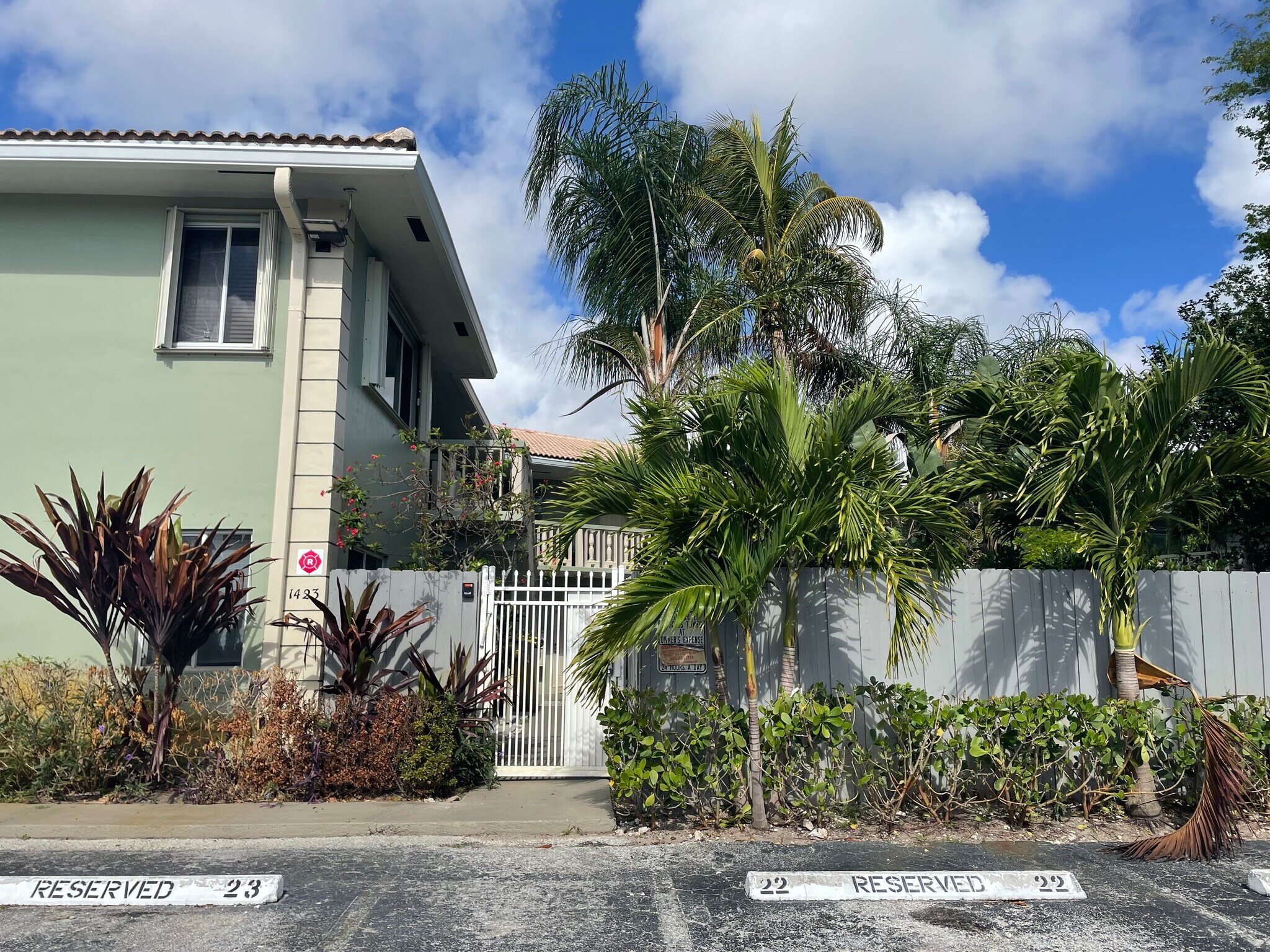 Building Photo - 1423 Holly Heights Dr