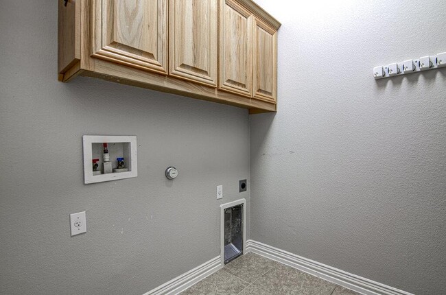 Building Photo - 1425 River Forest Dr