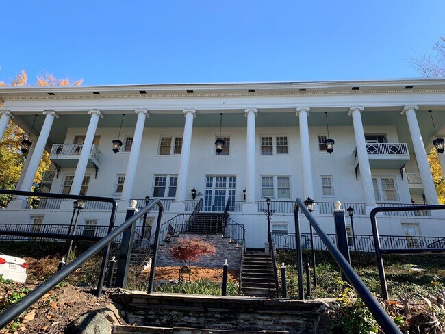 Building Photo - 169 Peachtree Cir NE