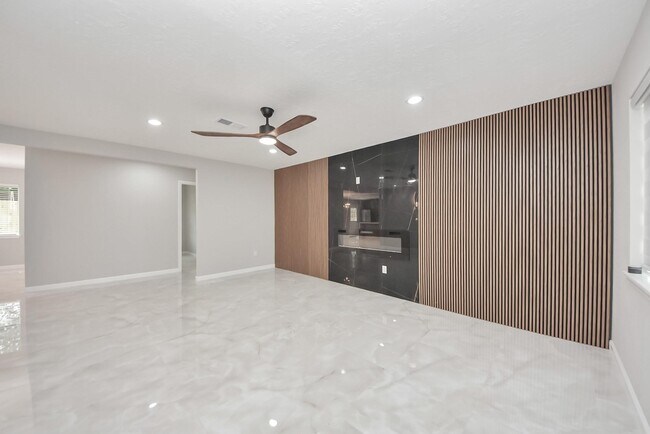 Building Photo - 1503 Locklaine Dr