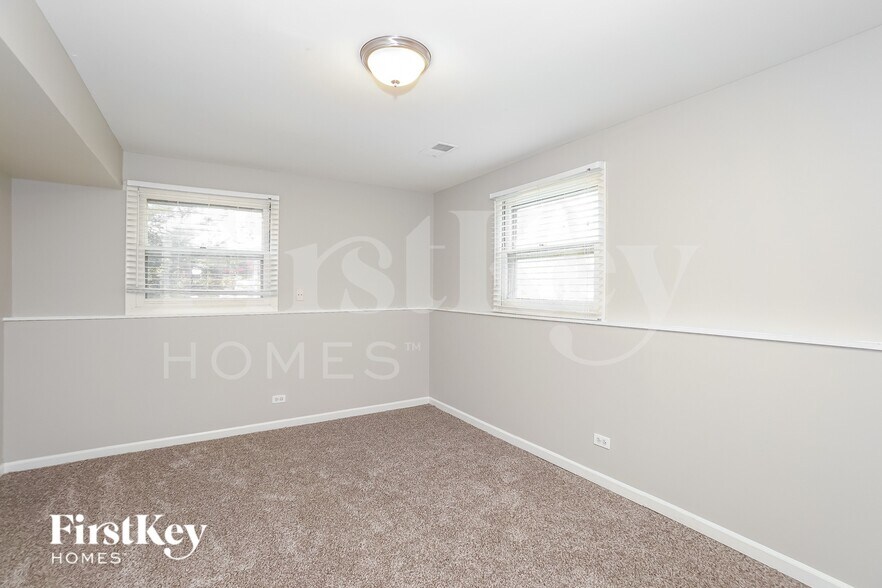 Building Photo - 644 N Ashbury Ave