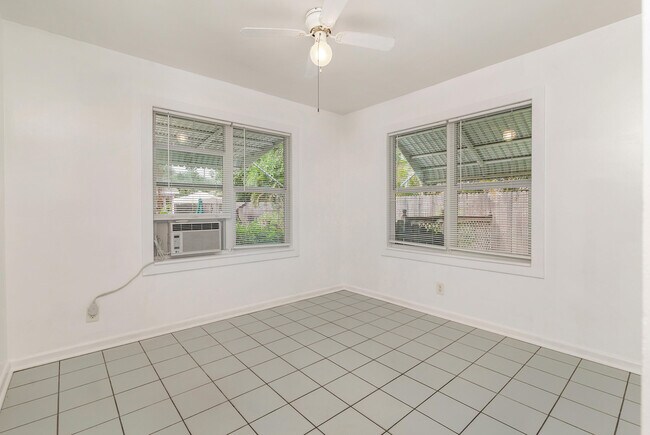 Building Photo - 429 49th St