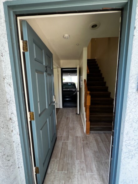 Building Photo - 1255 N Los Robles Ave