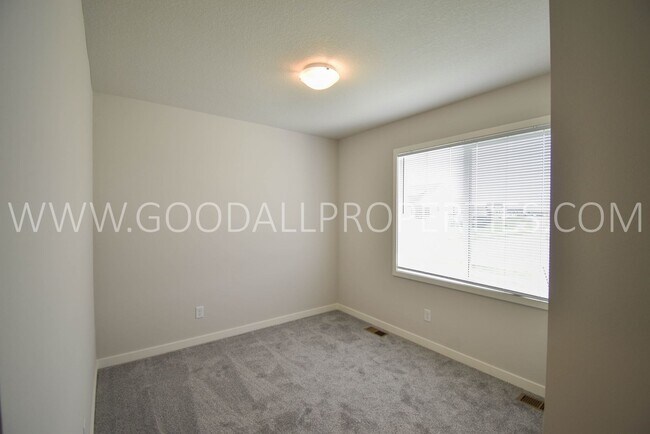 Building Photo - 3 Bedroom 2 Bath Home in Clive / Waukee School District
