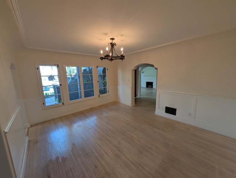 Building Photo - 1123 S Crescent Heights Blvd