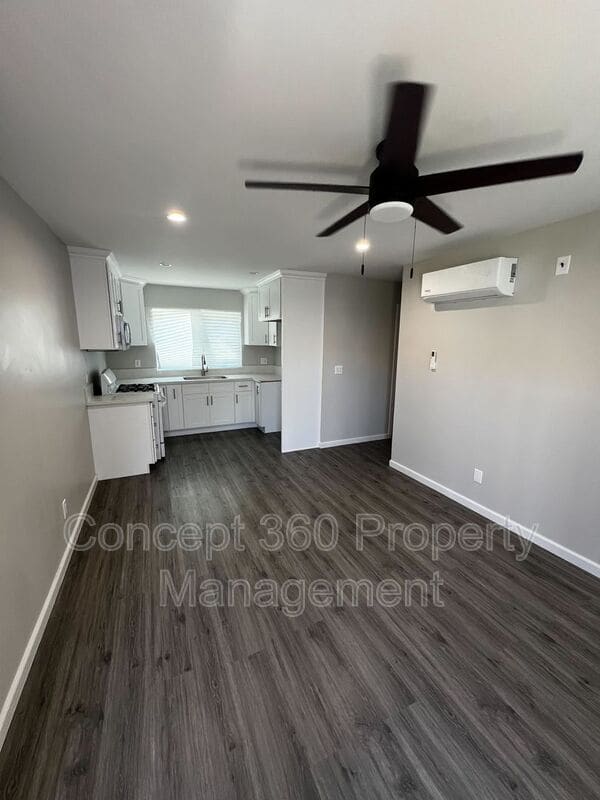 Building Photo - 2520 E Anaheim St