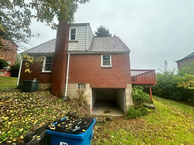 Building Photo - 151 Collins Dr