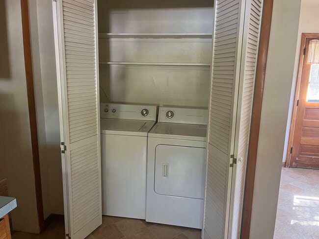 Building Photo - 310 S Washington St