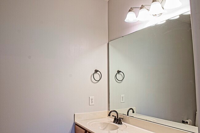 Building Photo - 401 Mahogany Dr