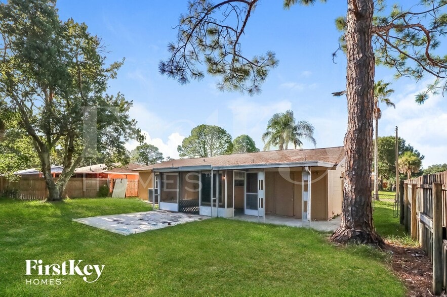 Building Photo - 7910 Woodgrove Cir