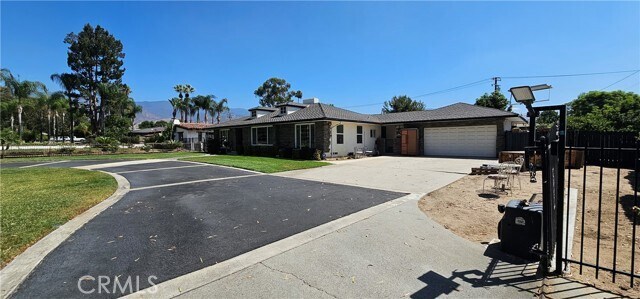 Building Photo - 3037 Valencia Ave