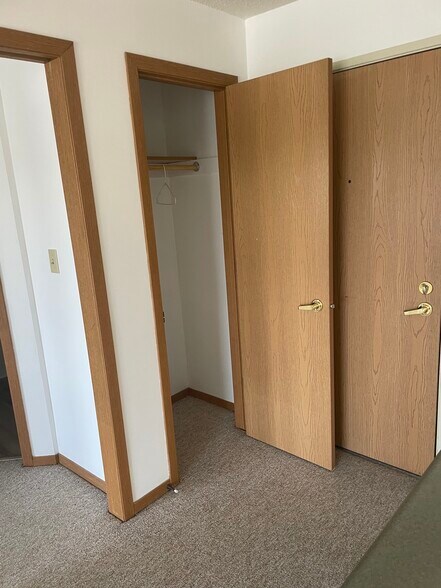 Building Photo - 664 Terrace Park Blvd