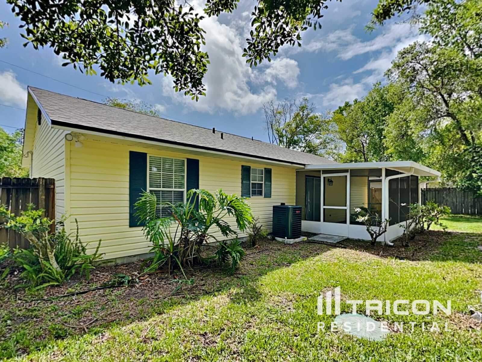 Building Photo - 1303 Eisenhower Dr