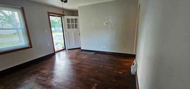 Building Photo - 4 Bedroom House for rent