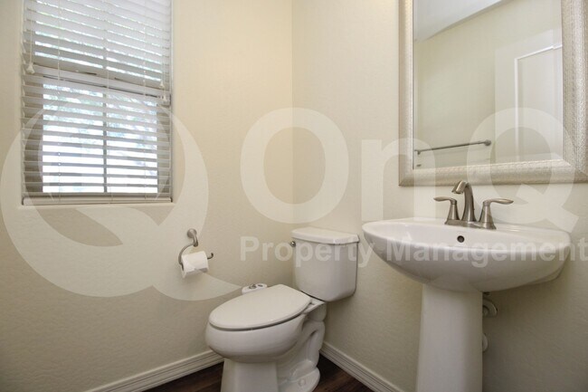 Building Photo - 139 E Bluejay Dr