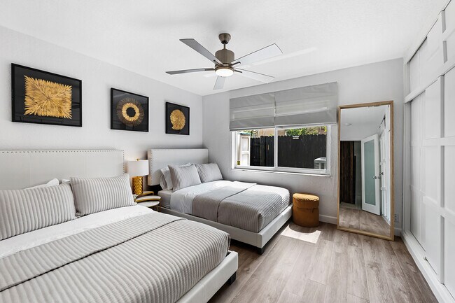 Building Photo - 1715 NE 40th St