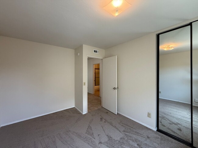 Building Photo - Beautiful 3B/2BA House in Mira Mesa!