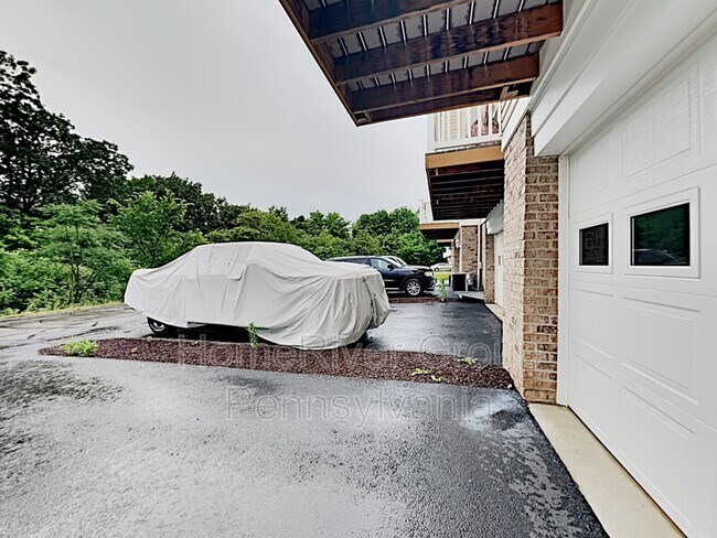 Building Photo - 114 Castle View Dr