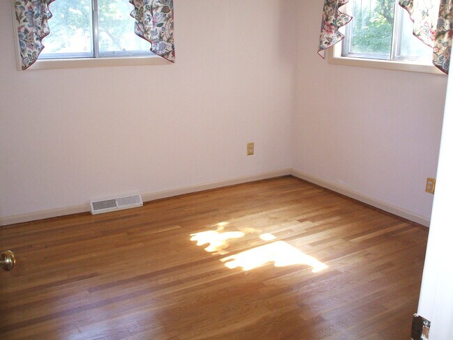 Building Photo - West End Regency Area
