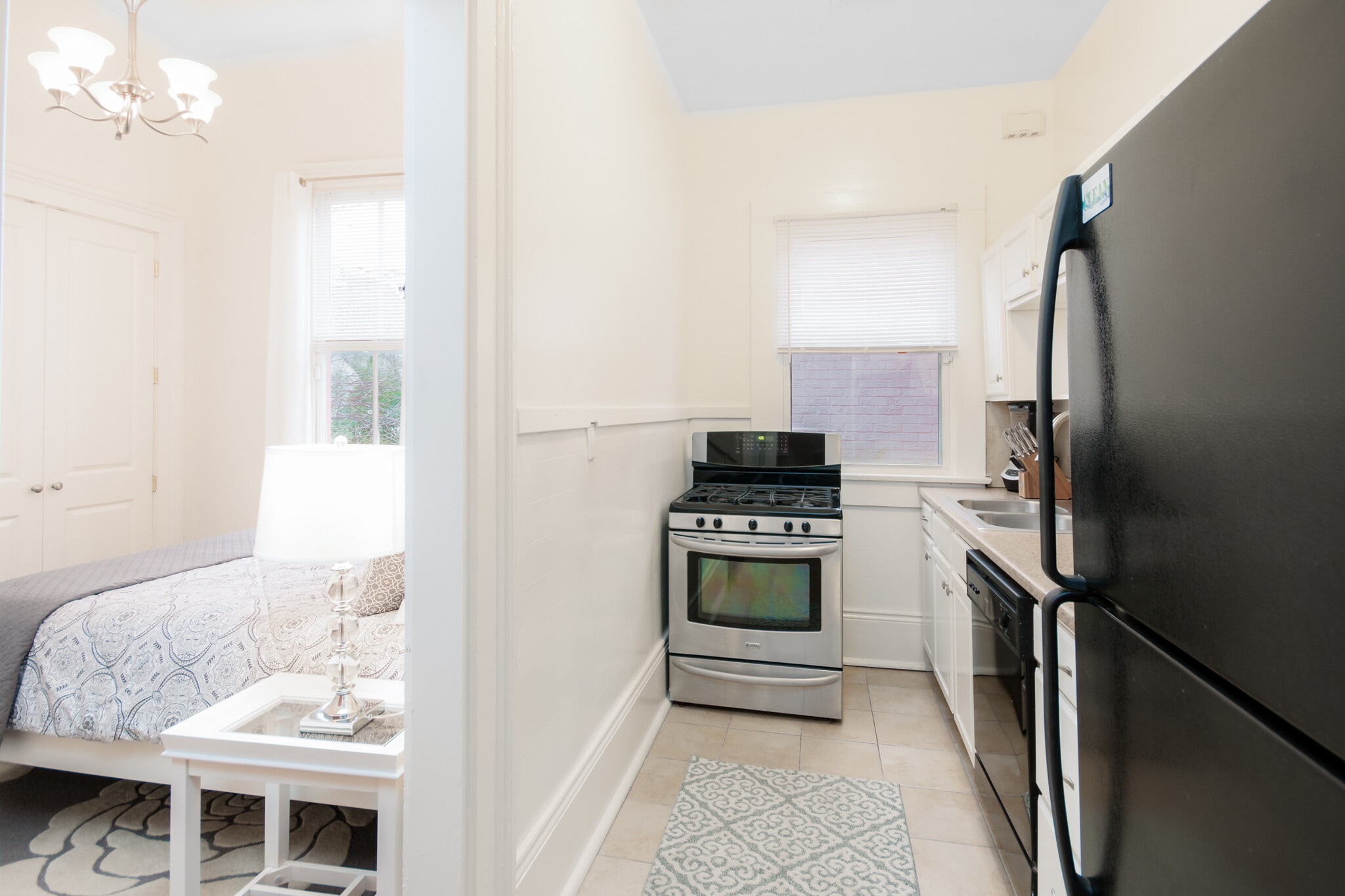 kitchen - 4221 Prytania St