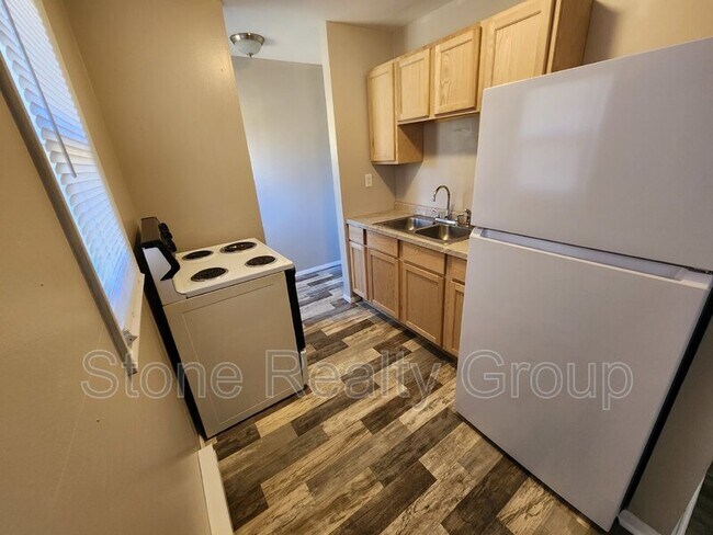 Building Photo - 5608 E Newcomer Ave