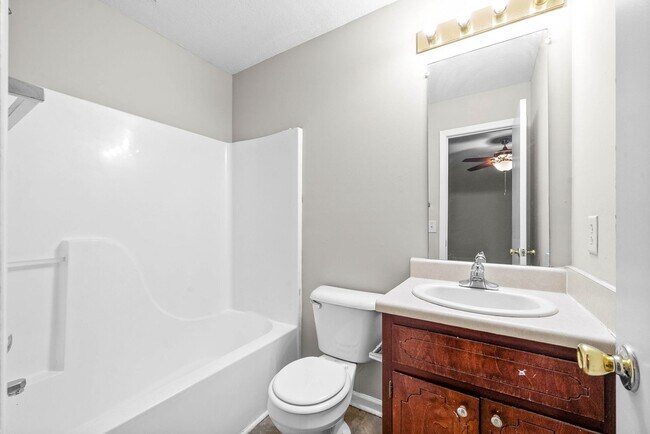 Building Photo - Northeast Dr -3884