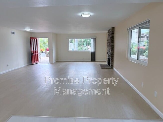 Building Photo - 1320 La Miranda Ave