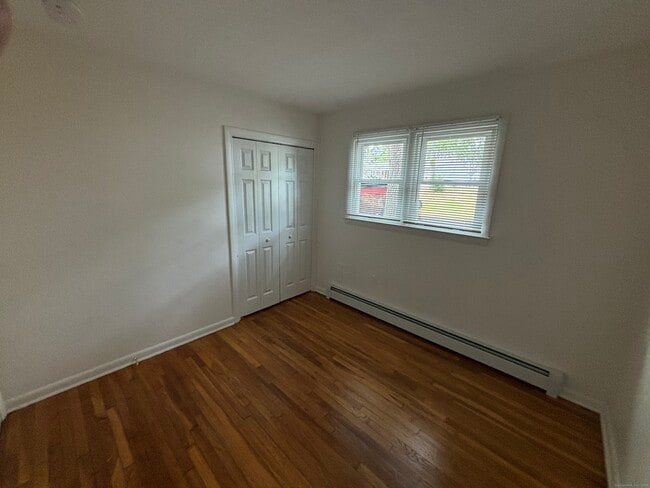 Building Photo - 42 Briarwood Dr