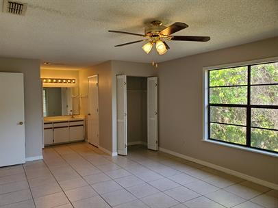 Building Photo - Spacious 3 bedroom house with large screened back porch