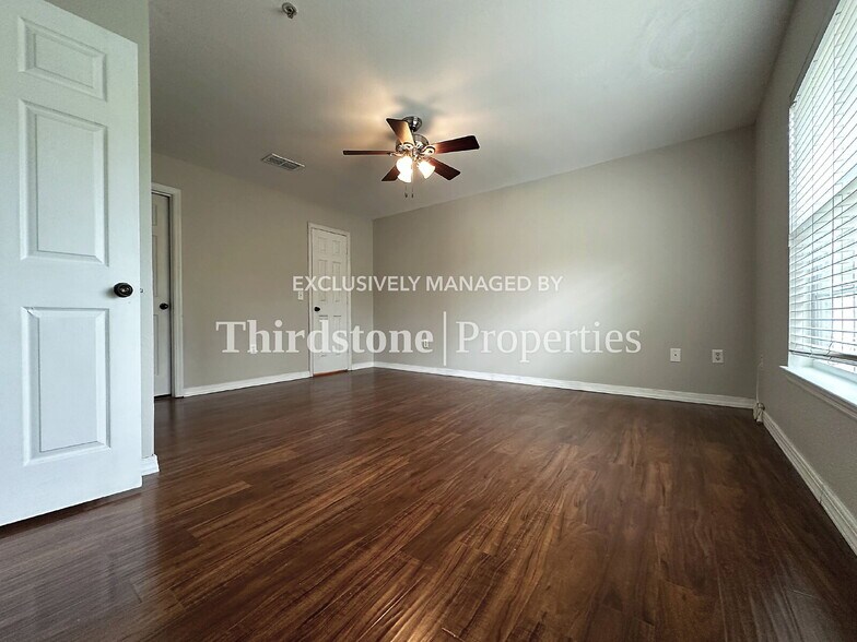 Building Photo - 7800 Point Meadows Dr