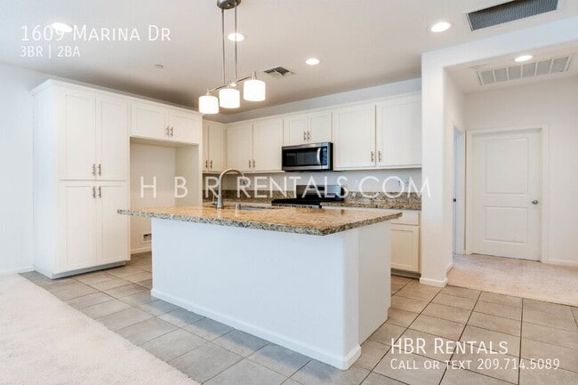 Building Photo - 1609 Marina Dr