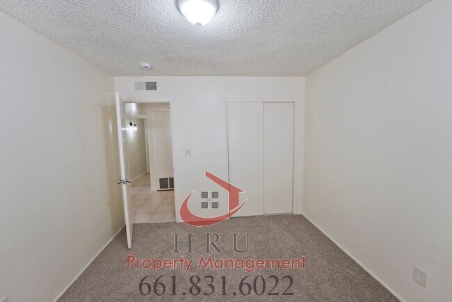 Building Photo - SW Bakersfield 3 bed/2bath