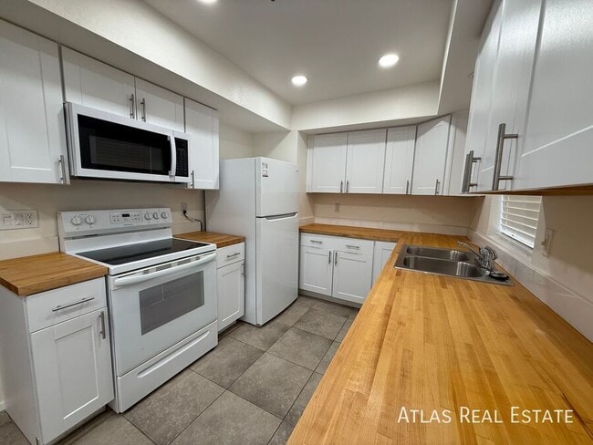 Building Photo - 4554 E Paradise Village Pkwy N