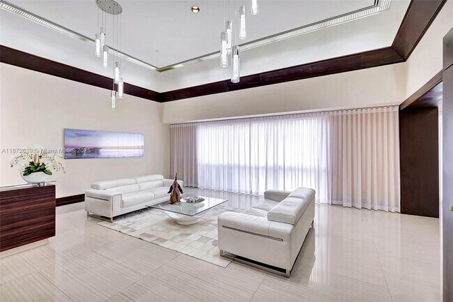 Building Photo - 16485 Collins Ave