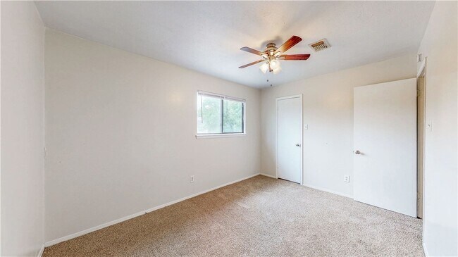 Building Photo - 1002 Verde Dr