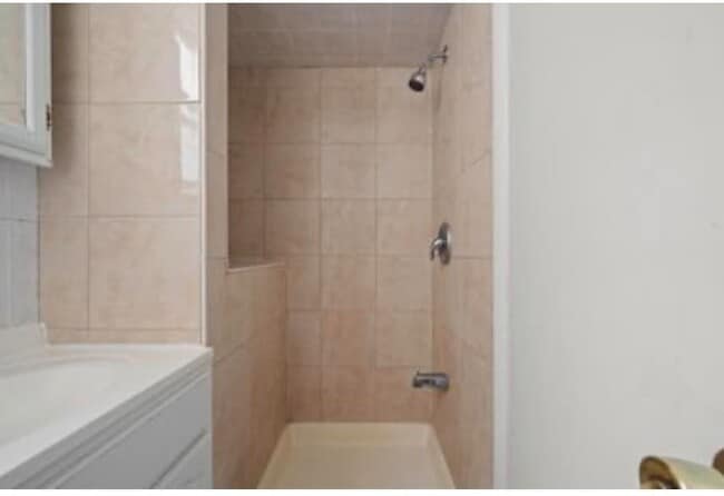 Building Photo - 365 Broadway