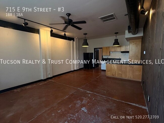 Building Photo - 715 E 9th St