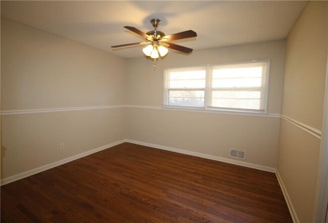 Building Photo - 3661 Pinehill Cir