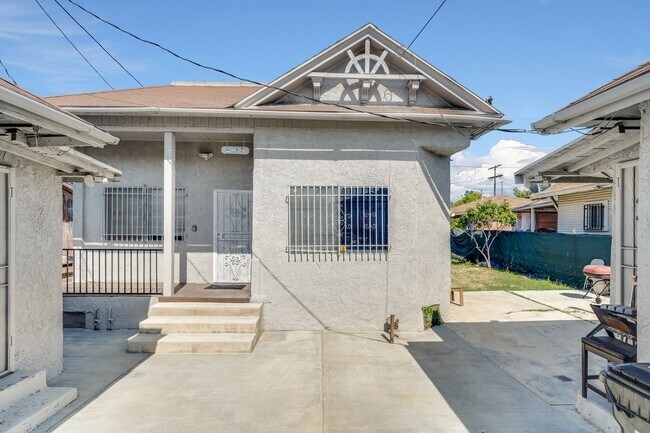 Building Photo - 2034 Eastlake Ave