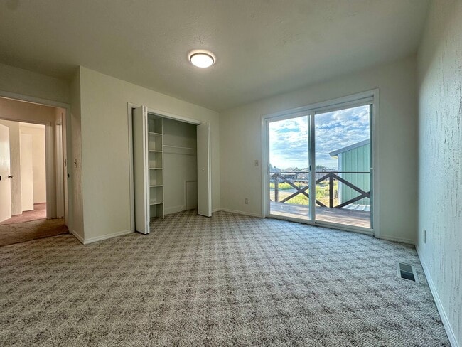 Building Photo - Large Home For Rent In Rexburg