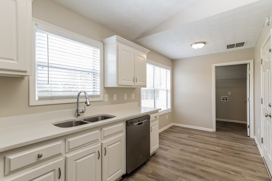 Building Photo - 45 Weldon Pl