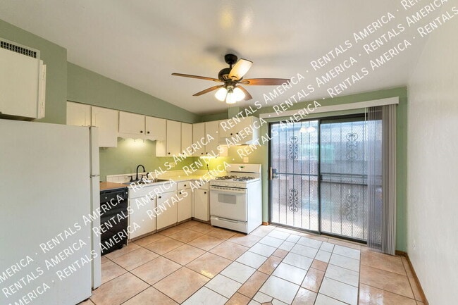 Building Photo - 803 E Holaway Dr