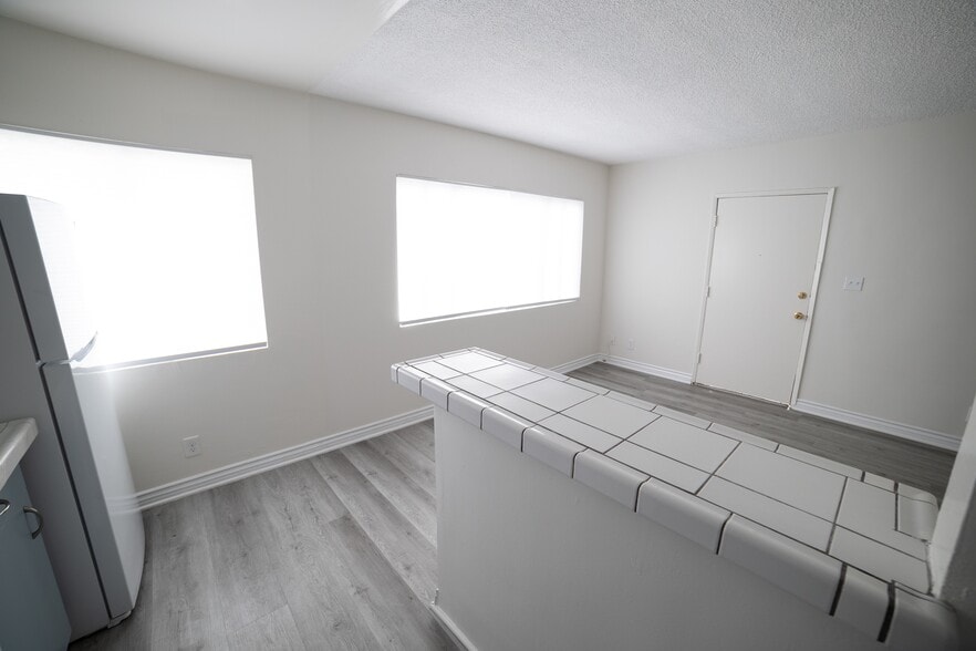 Building Photo - 1315 Ocean Park Blvd