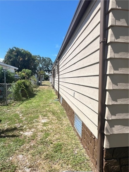 Building Photo - 812 Oleander Cir