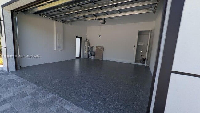 Building Photo - 3302 E 18th St