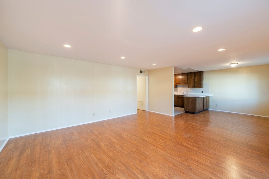 Building Photo - 25930 Narbonne Ave
