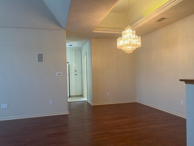 Building Photo - Beautiful Lakefront Home in the Vineyard! ...