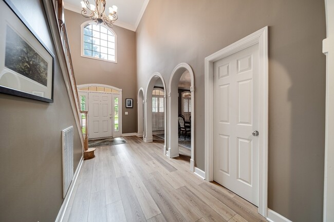Building Photo - 9813 Albemarle Ln